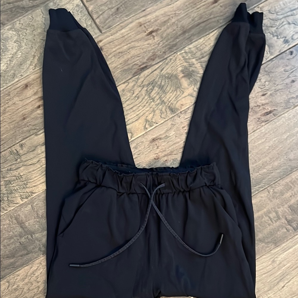 Lululemon black cuffed jogger pants